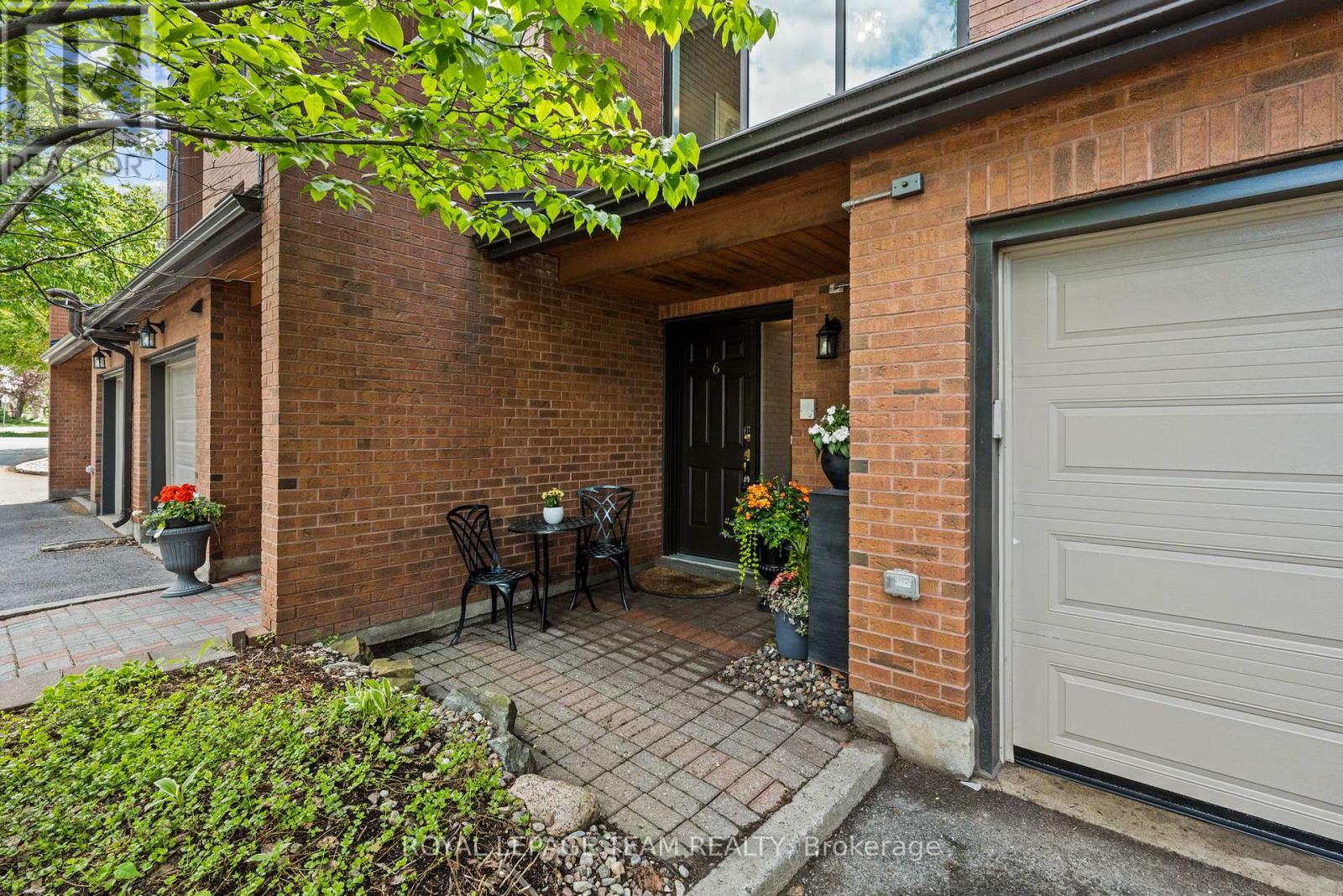 #6 625 RICHMOND ROAD - 1
