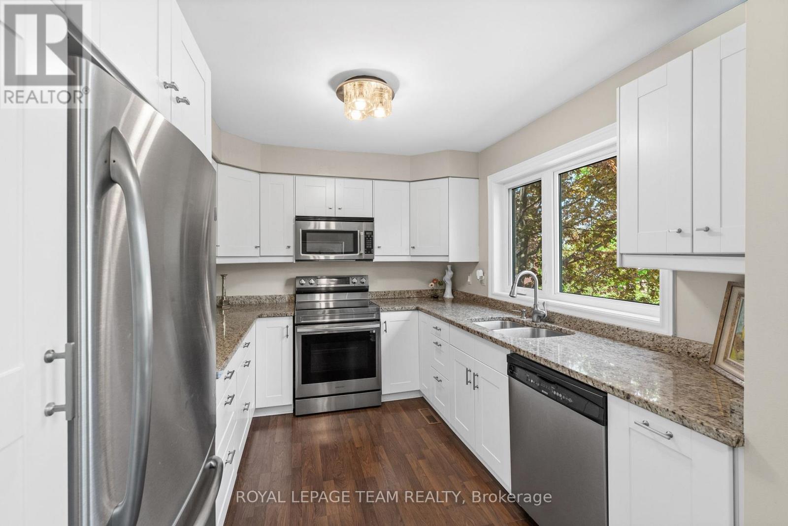 #6 625 RICHMOND ROAD - 10