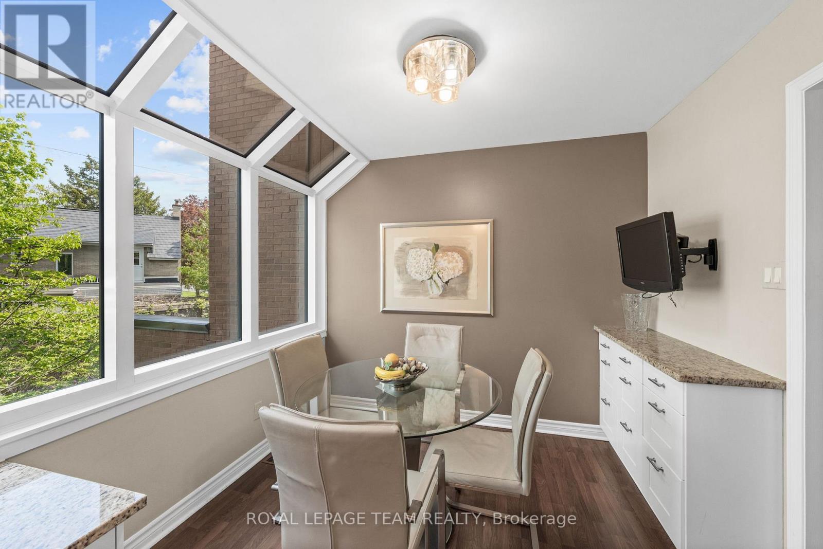 #6 625 RICHMOND ROAD - 13