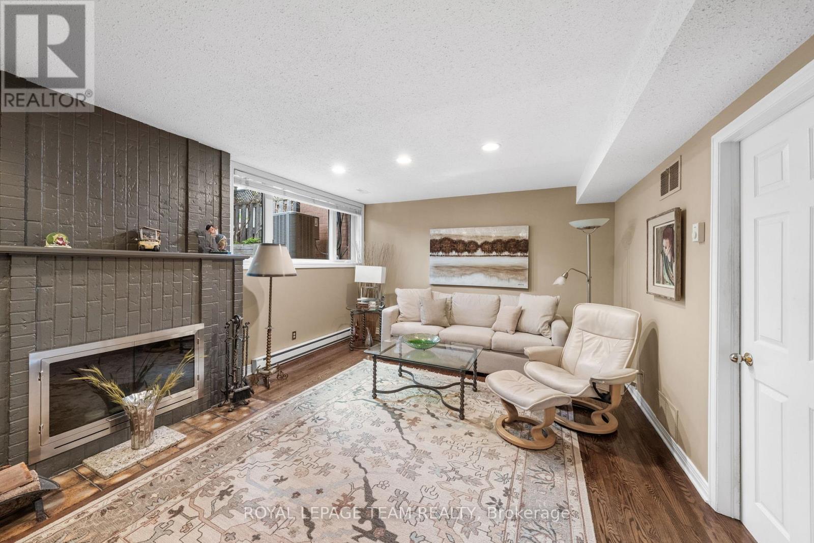 #6 625 RICHMOND ROAD - 23