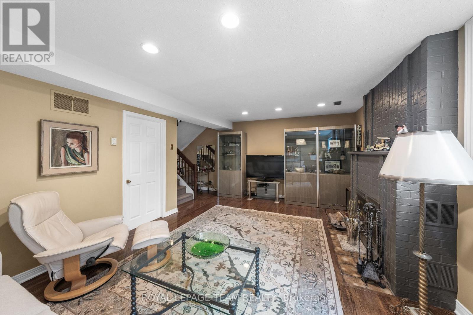 #6 625 RICHMOND ROAD - 24