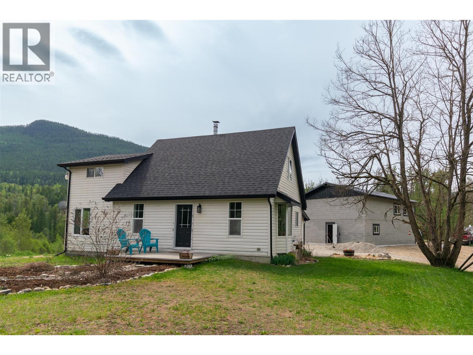 2904 Enderby Mabel Lake Road - 41
