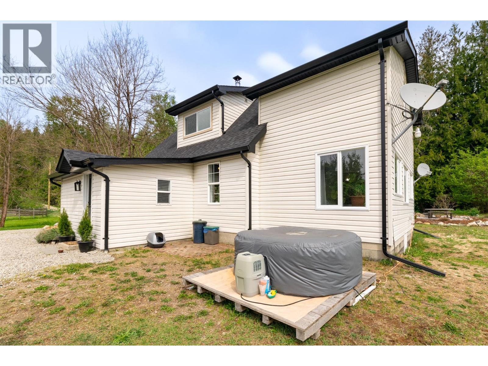 2904 Enderby Mabel Lake Road - 46