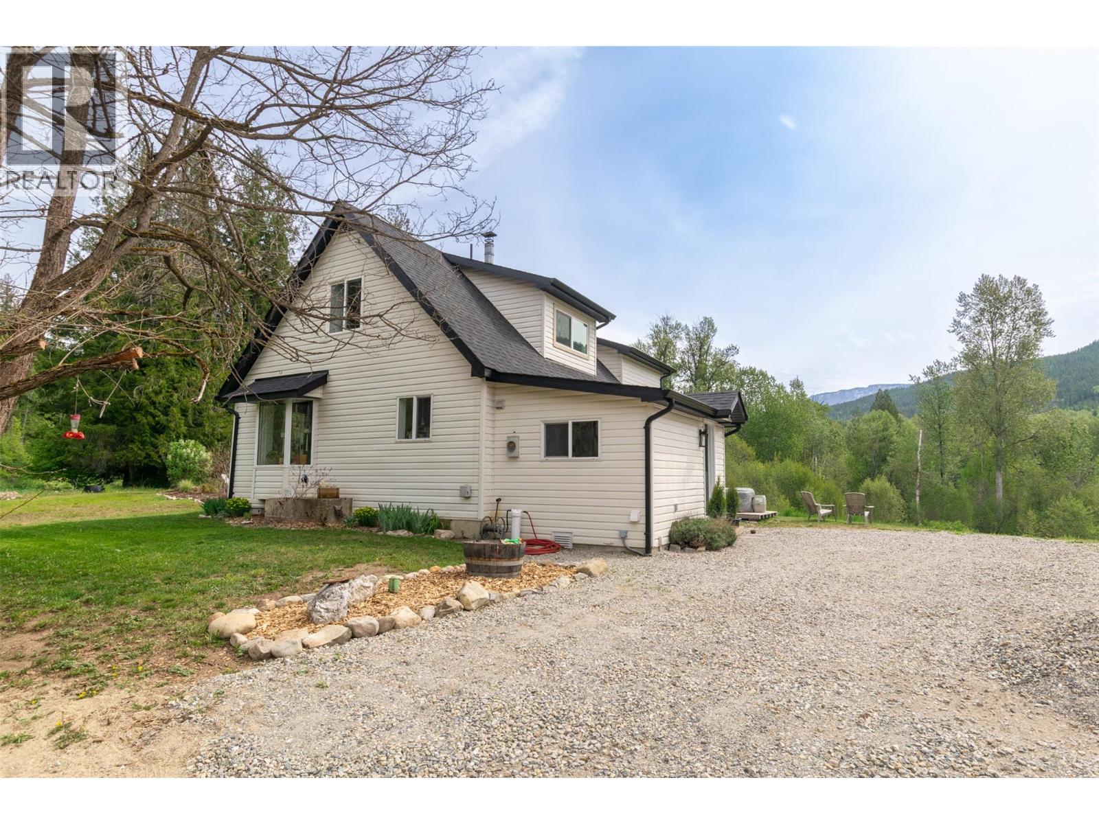2904 Enderby Mabel Lake Road - 40
