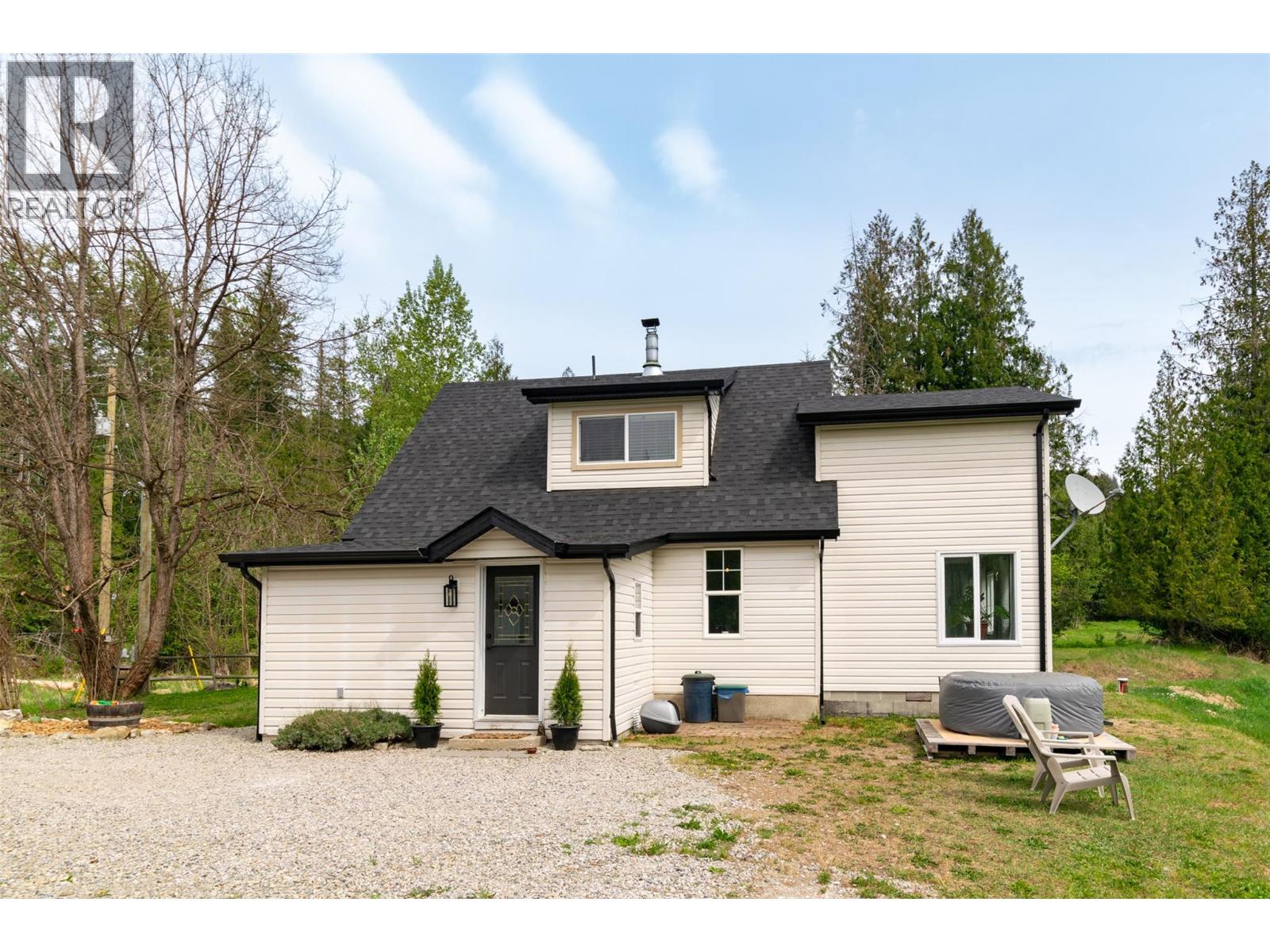2904 Enderby Mabel Lake Road - 47