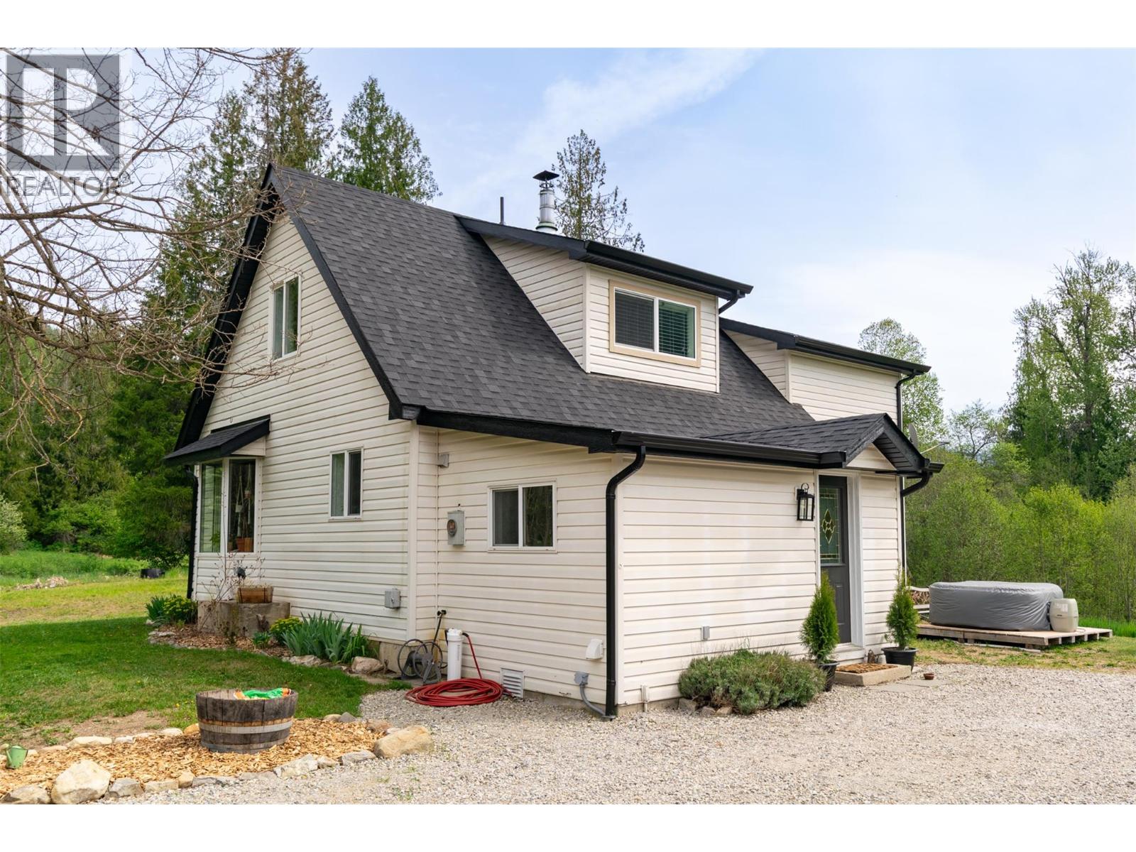 2904 Enderby Mabel Lake Road - 39