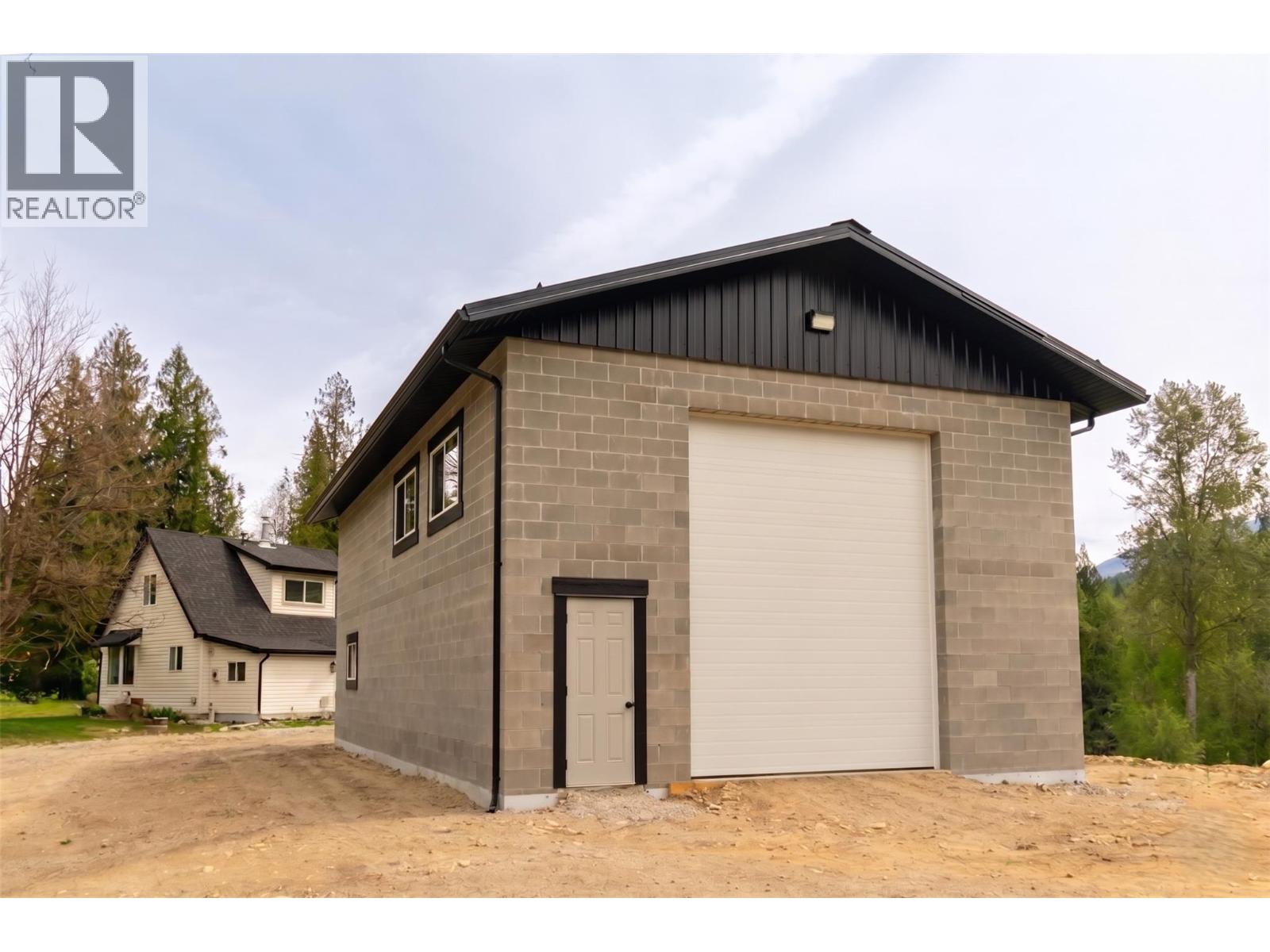 2904 Enderby Mabel Lake Road - 4