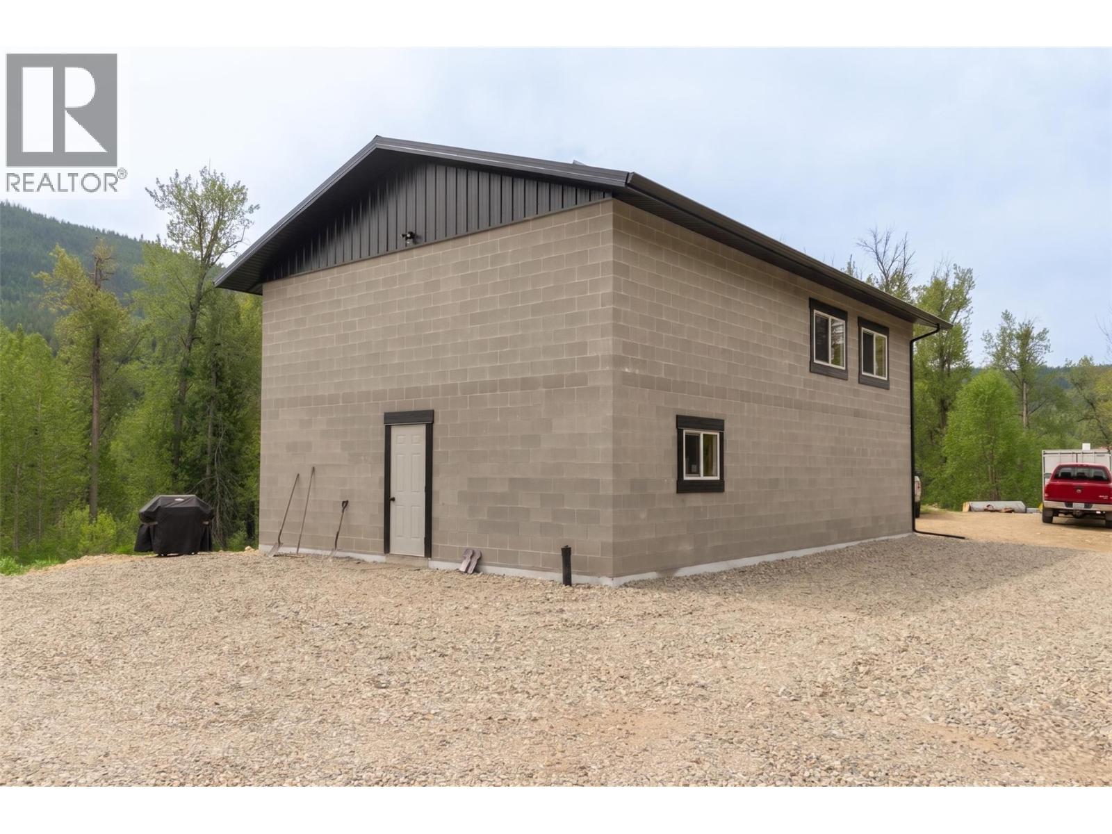 2904 Enderby Mabel Lake Road - 48