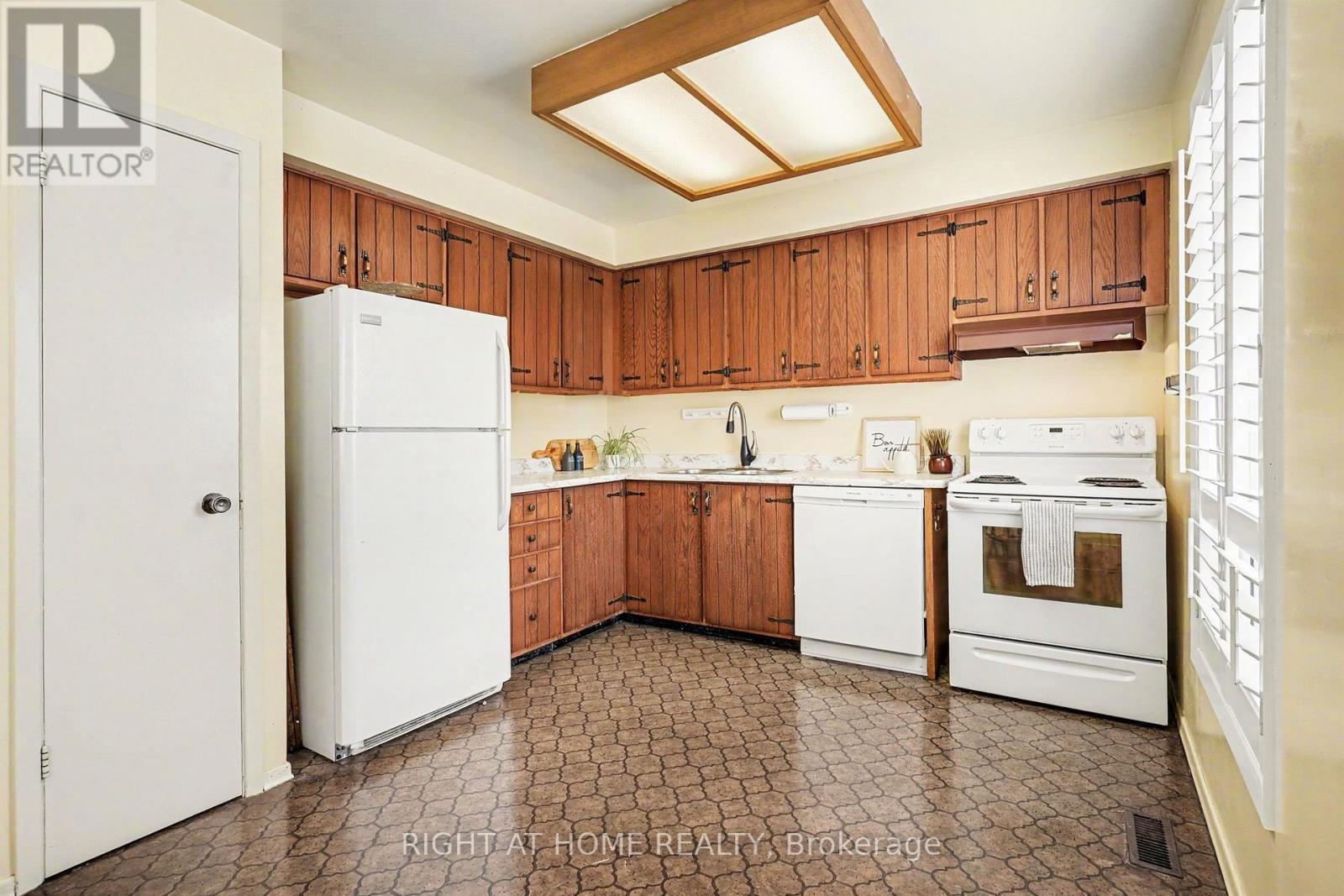 #21 6679 SHELTER BAY ROAD - 9
