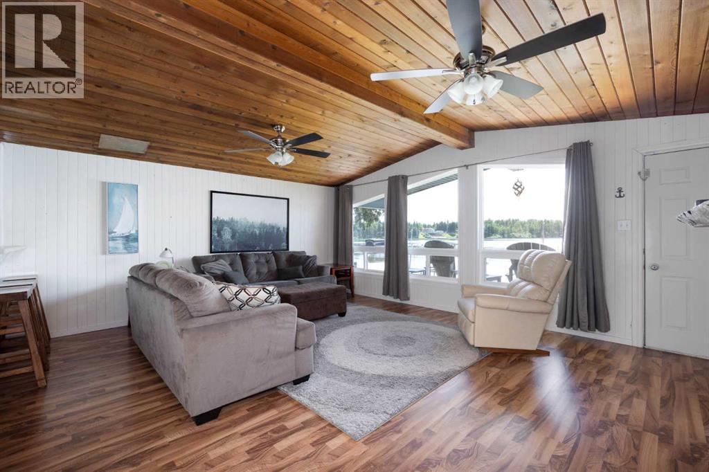 SYUNNING LAKE VIEW AND FRONT DECK ACCESS