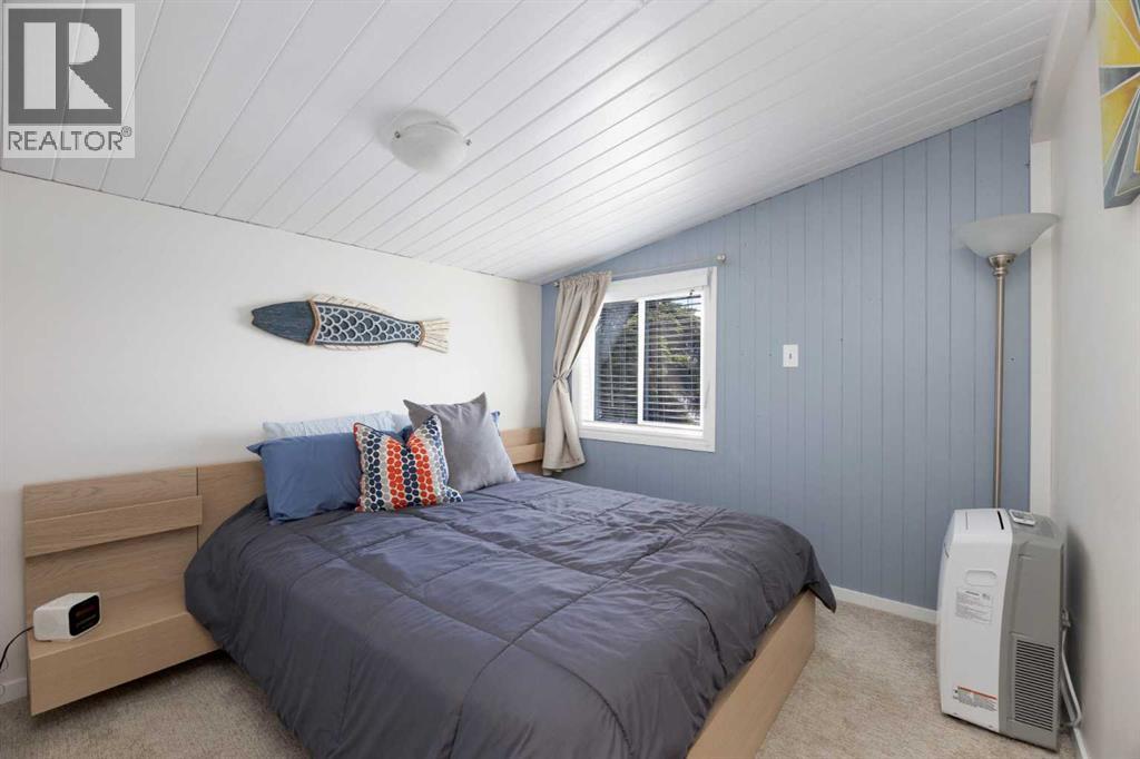 UPSTAIRS PRIMARY BEDROOM