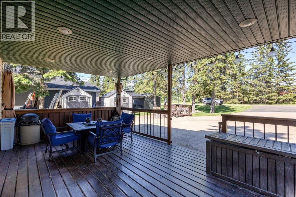 COVERED FRONT DECK
