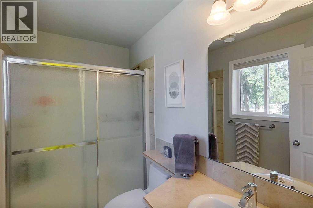 MAIN FLOOR BATHROOM