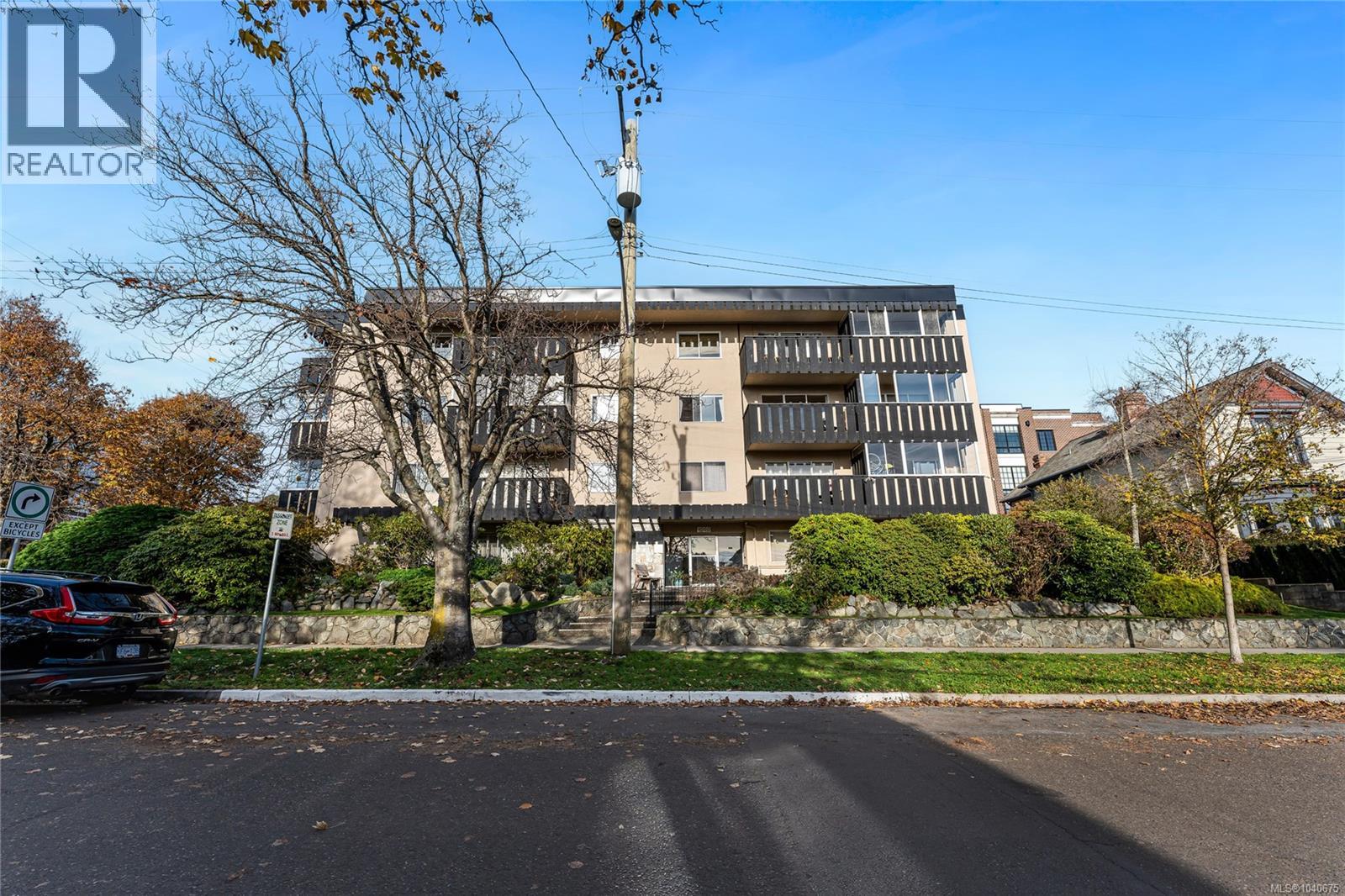 302 1000 McClure Street, Victoria