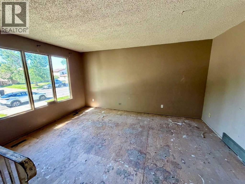898 Red Crow Boulevard W - photo 5