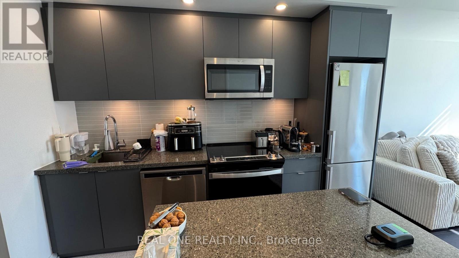 #201E 8868 YONGE STREET - 14