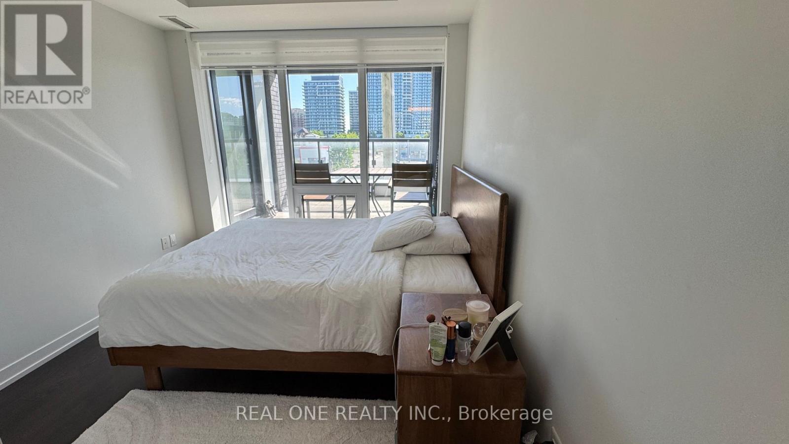 #201E 8868 YONGE STREET - 17