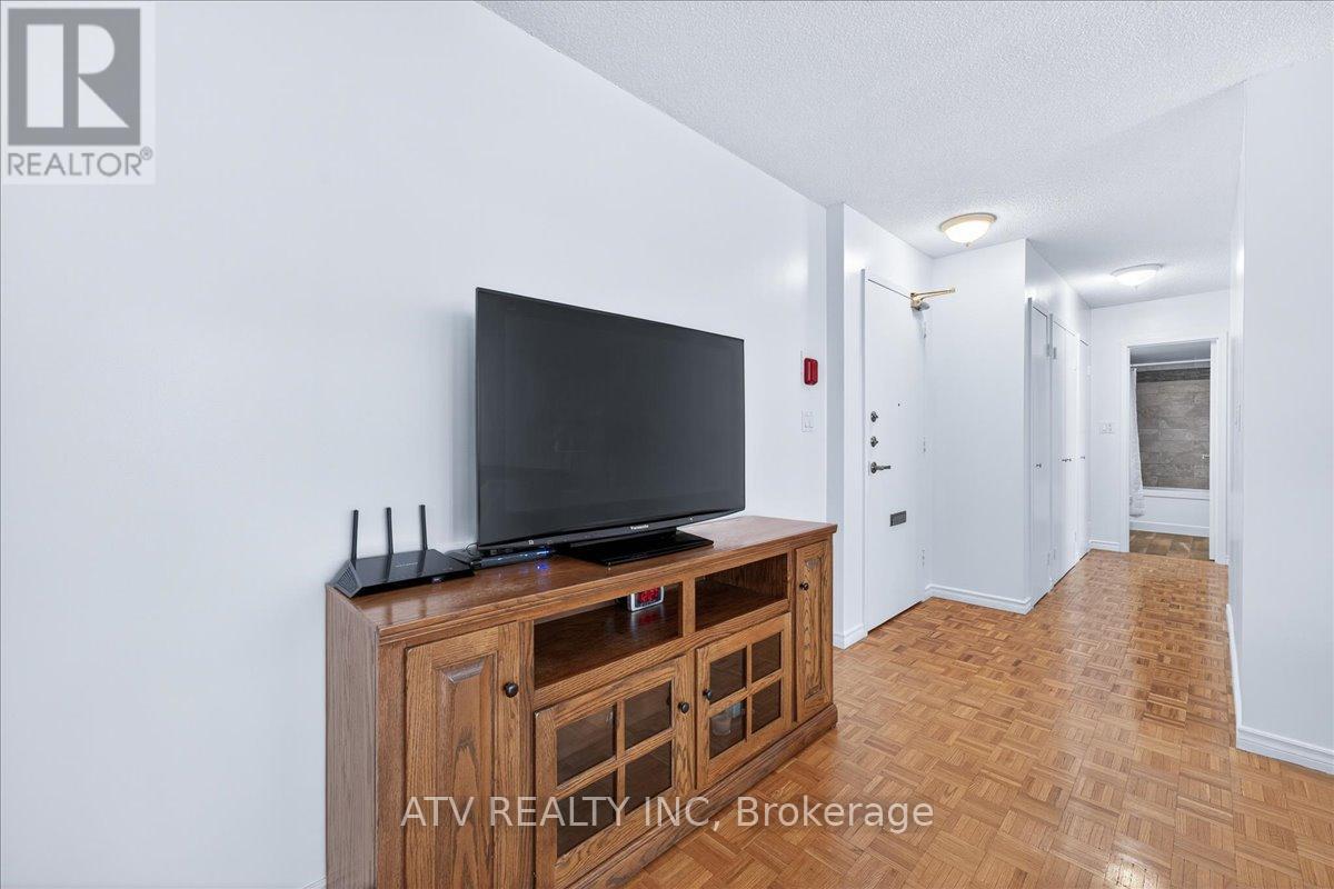 #804 151 LA ROSE AVENUE - 11