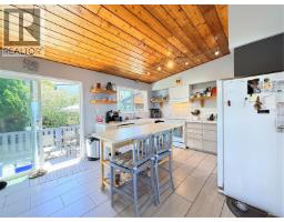 Kitchen - 2472 Mountview Rd, Port Mcneill, BC V0N2R0 Photo 15