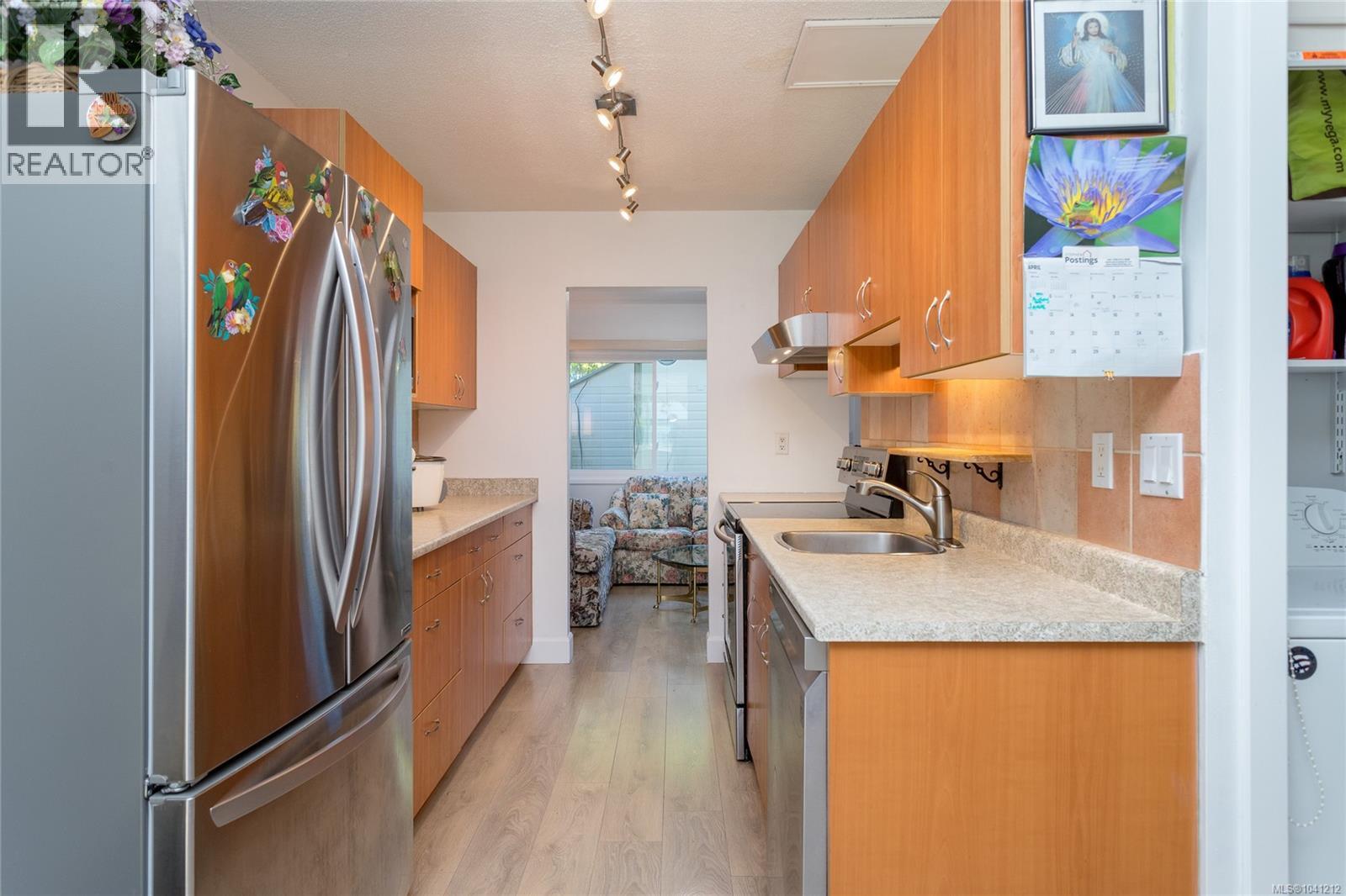 6 10046 Fifth Street, Sidney