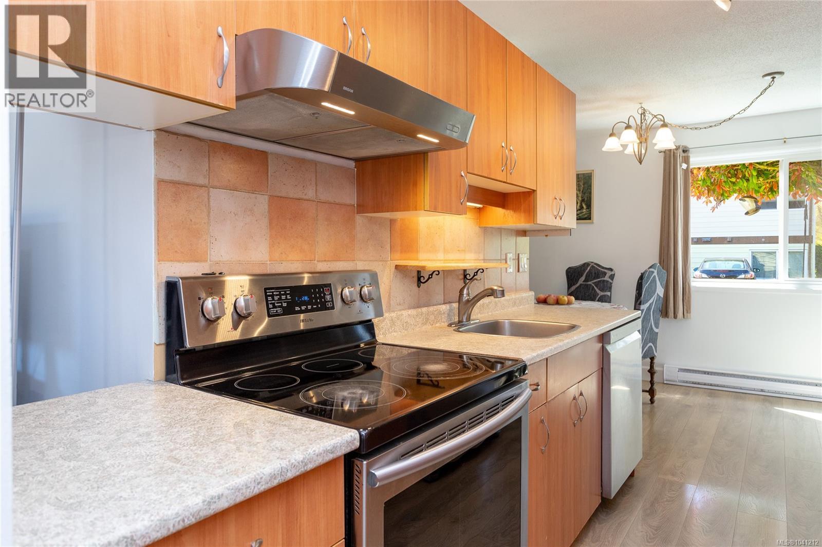 6 10046 Fifth Street, Sidney
