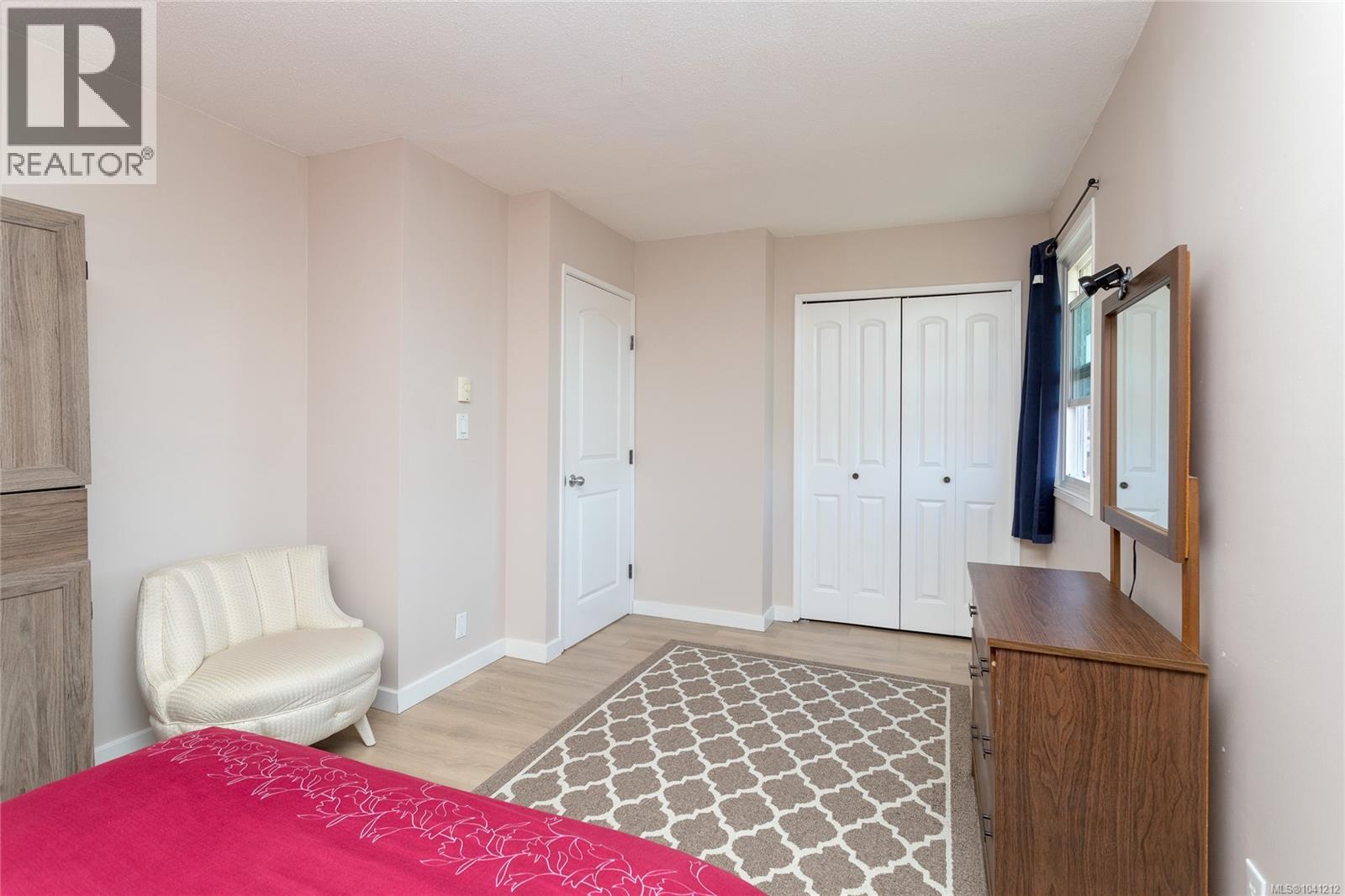 6 10046 Fifth Street, Sidney