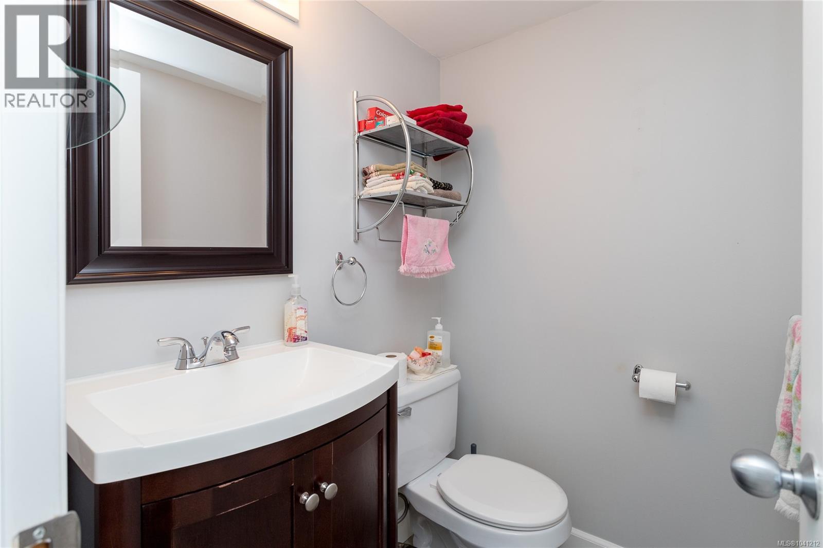6 10046 Fifth Street, Sidney