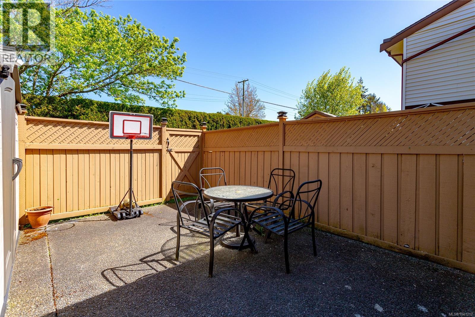 6 10046 Fifth Street, Sidney