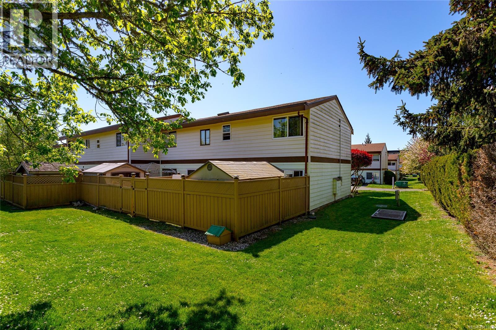 6 10046 Fifth Street, Sidney