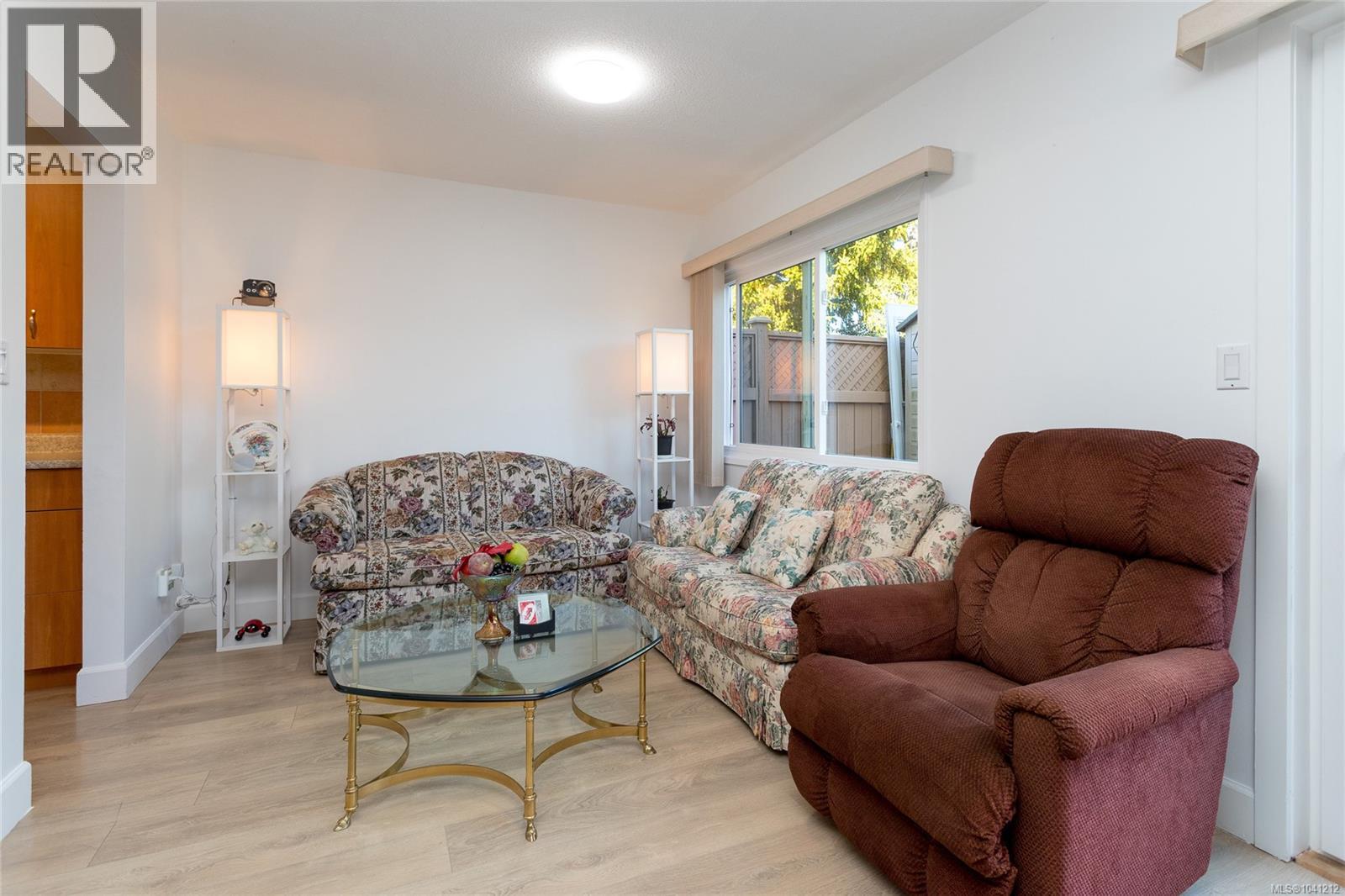6 10046 Fifth Street, Sidney