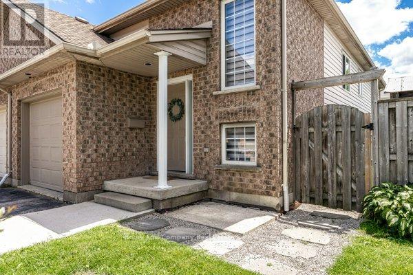 127 WALSH CRESCENT - 3