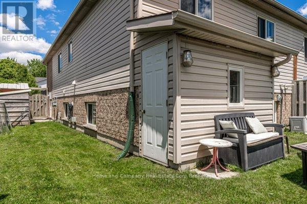 127 WALSH CRESCENT - 40
