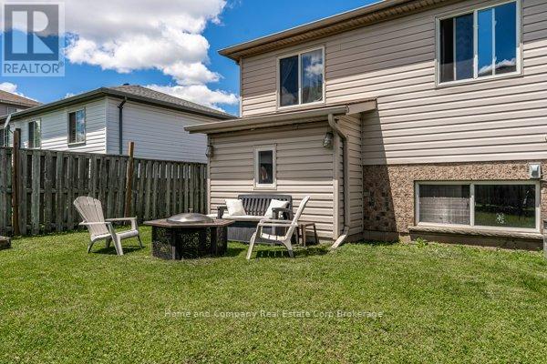 127 WALSH CRESCENT - 38