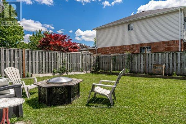 127 WALSH CRESCENT - 35