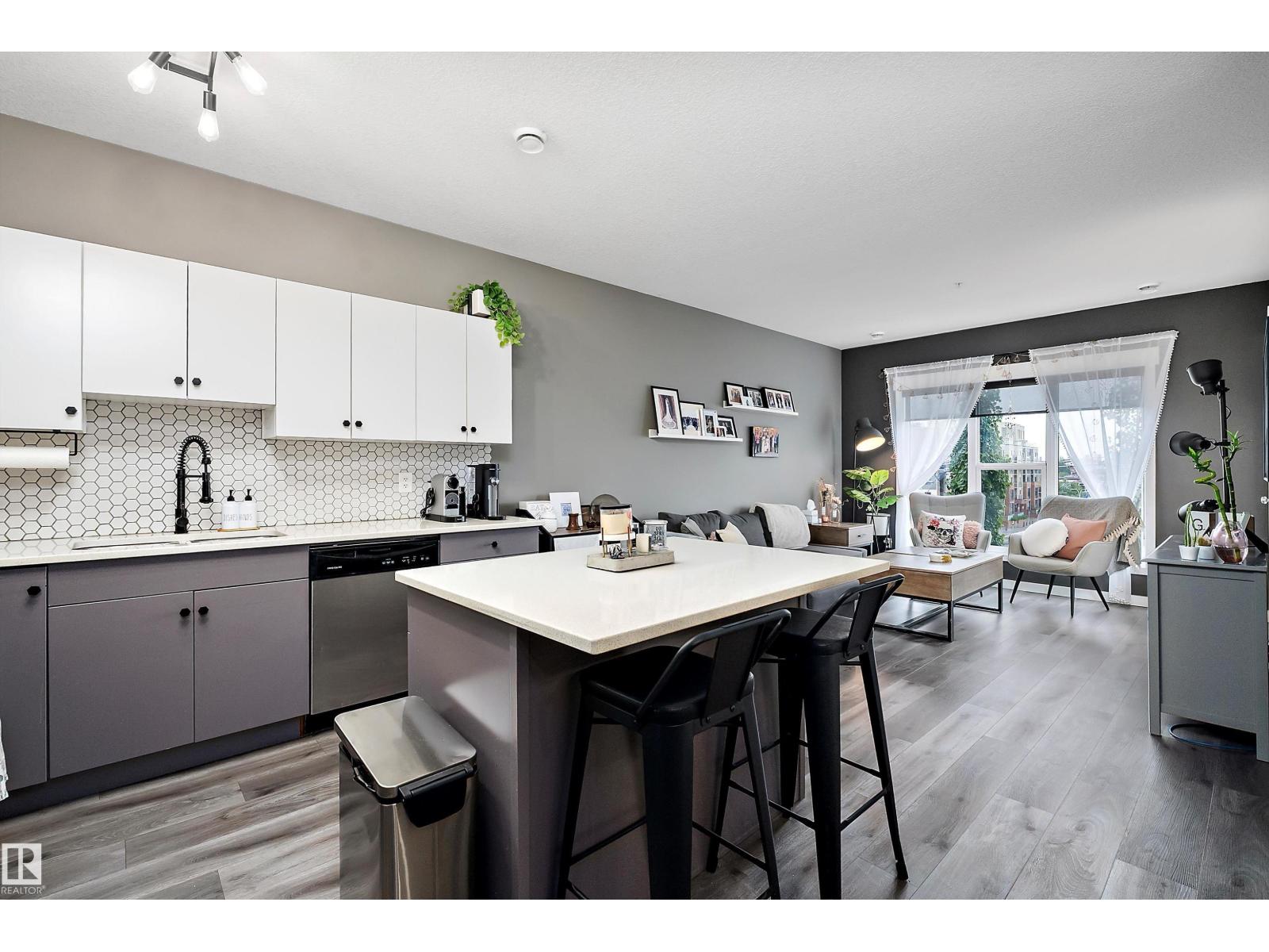 #406 10518 113 ST NW - 16