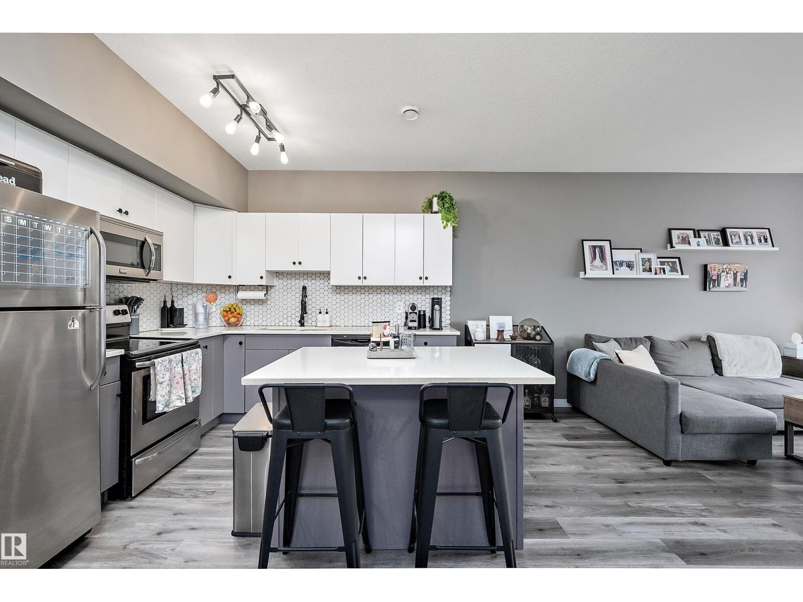 #406 10518 113 ST NW - 17