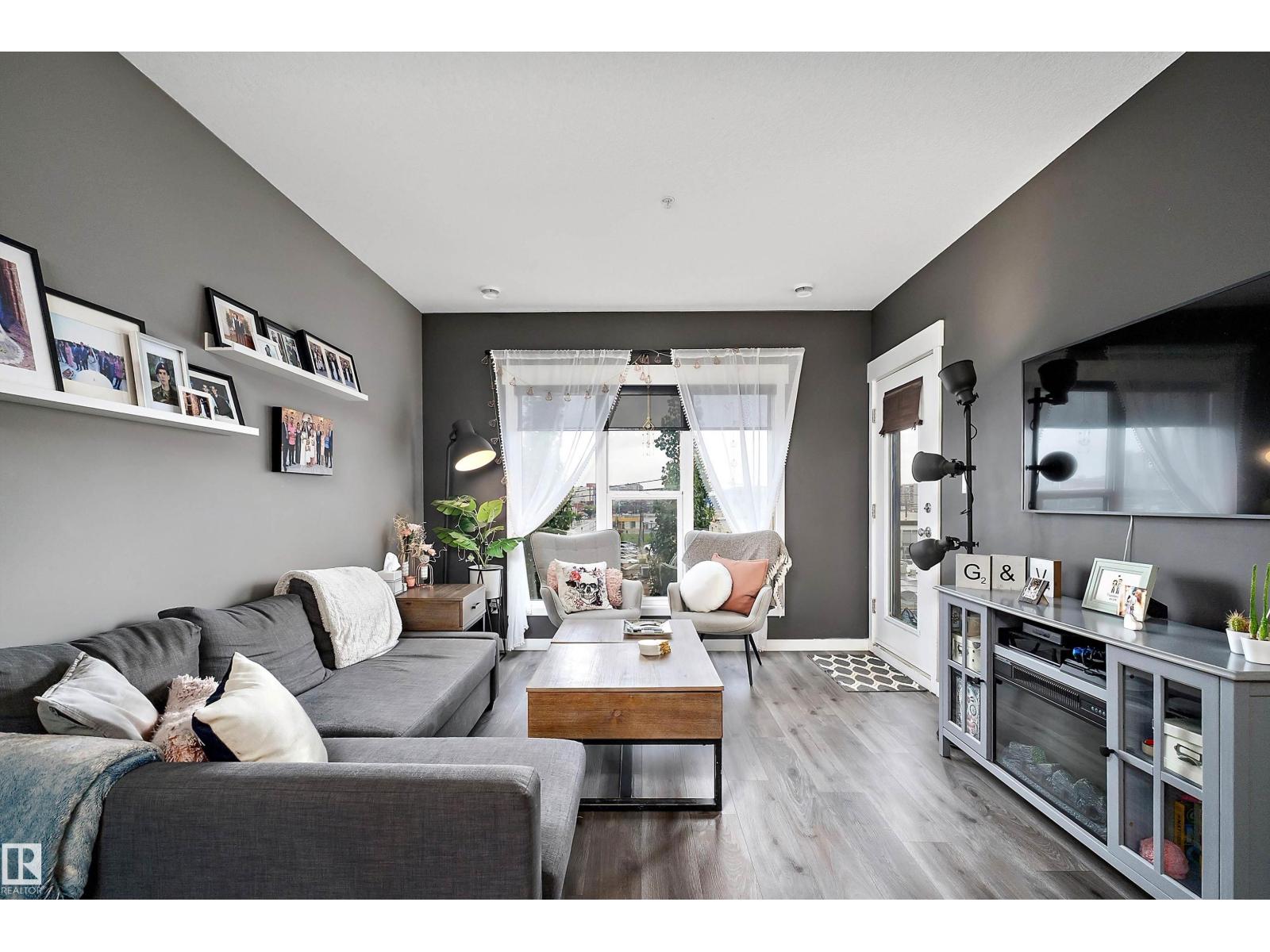 #406 10518 113 ST NW - 23
