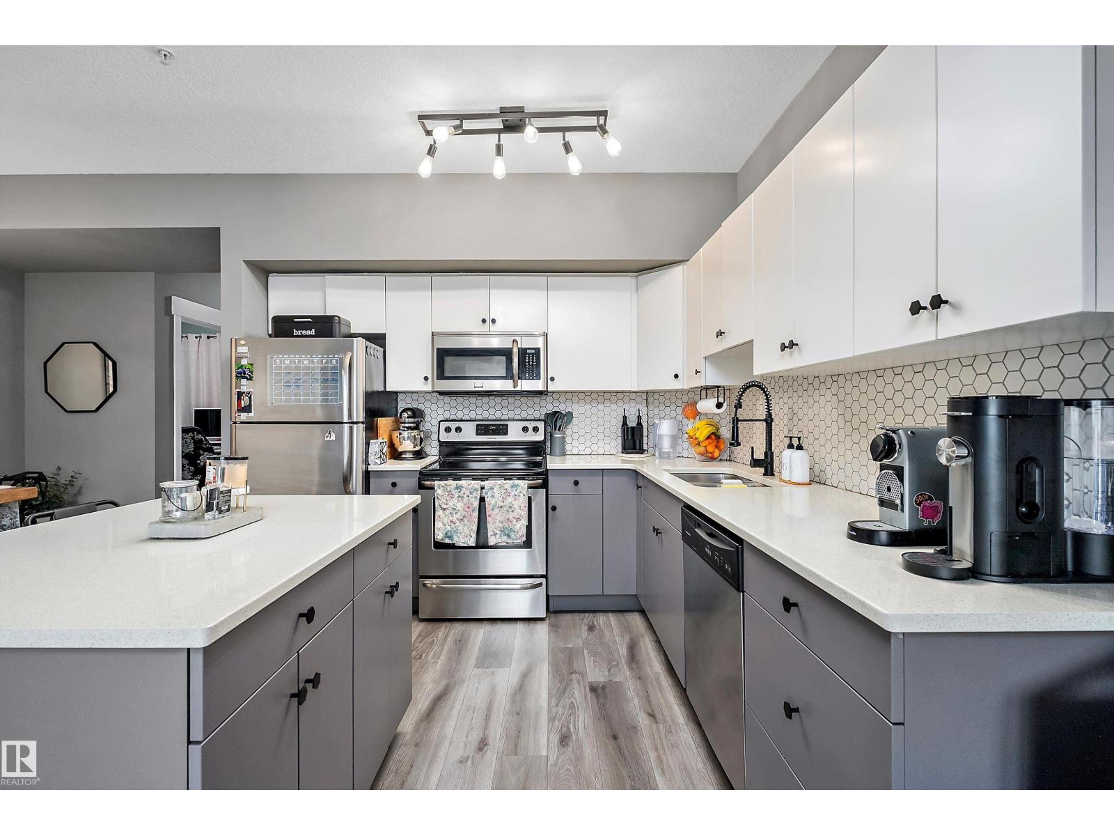 #406 10518 113 ST NW - 20