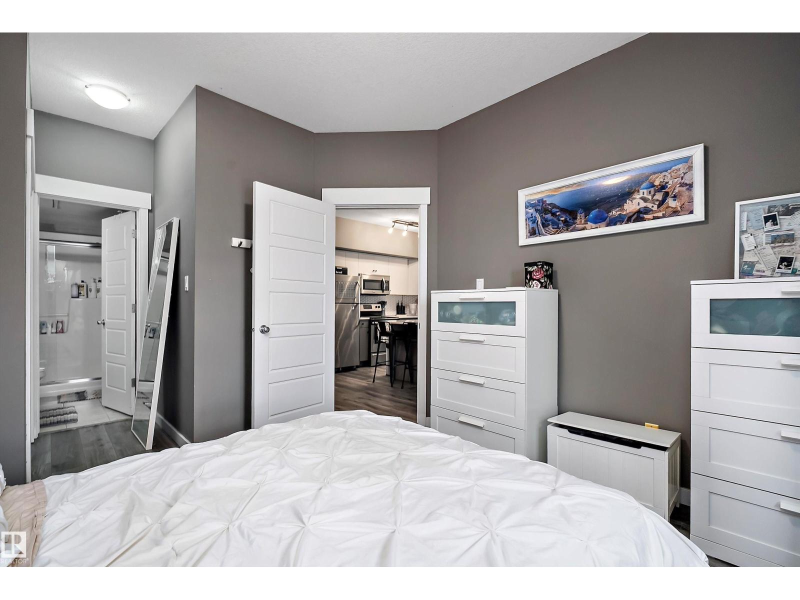 #406 10518 113 ST NW - 29