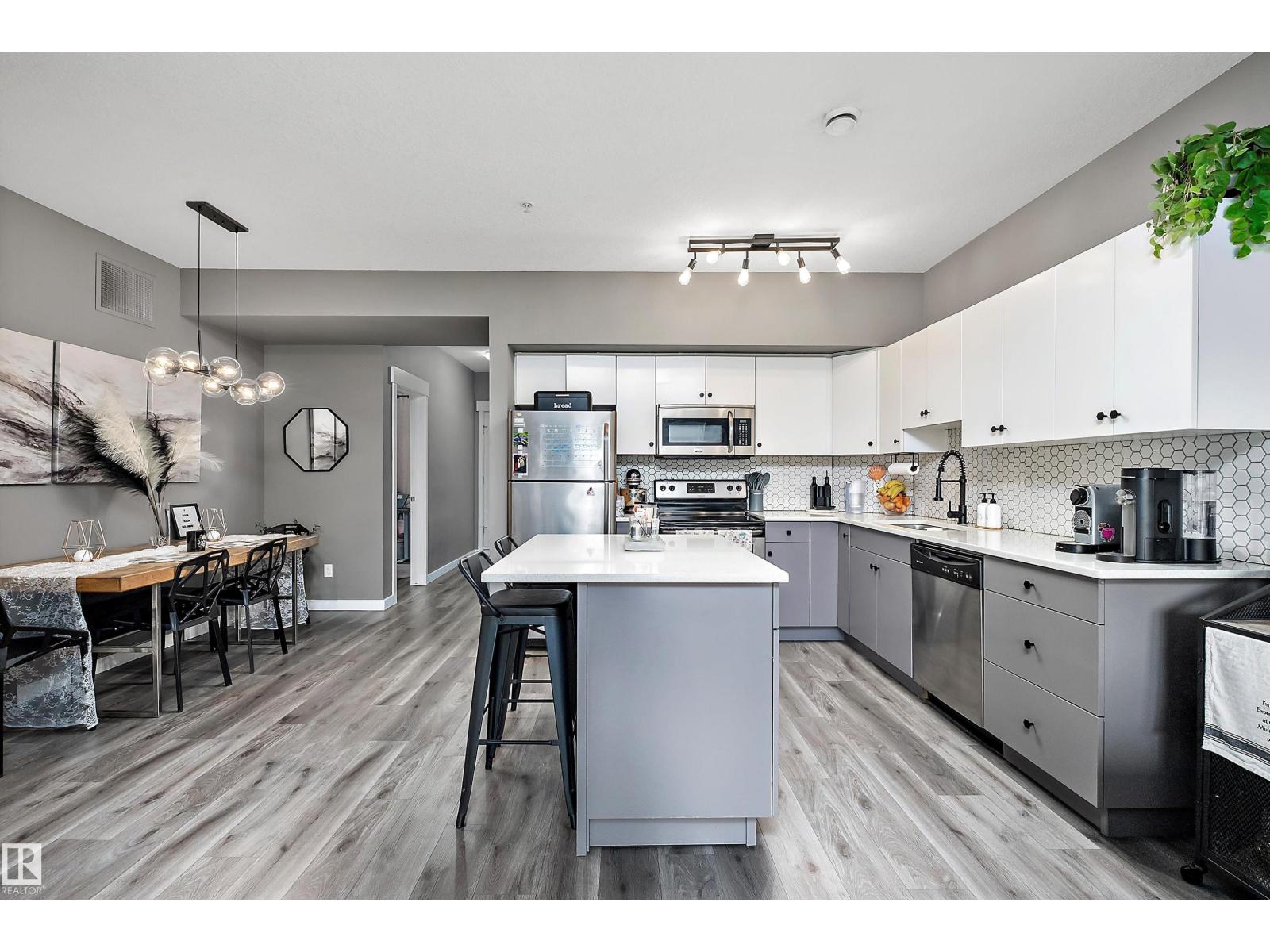 #406 10518 113 ST NW - 19