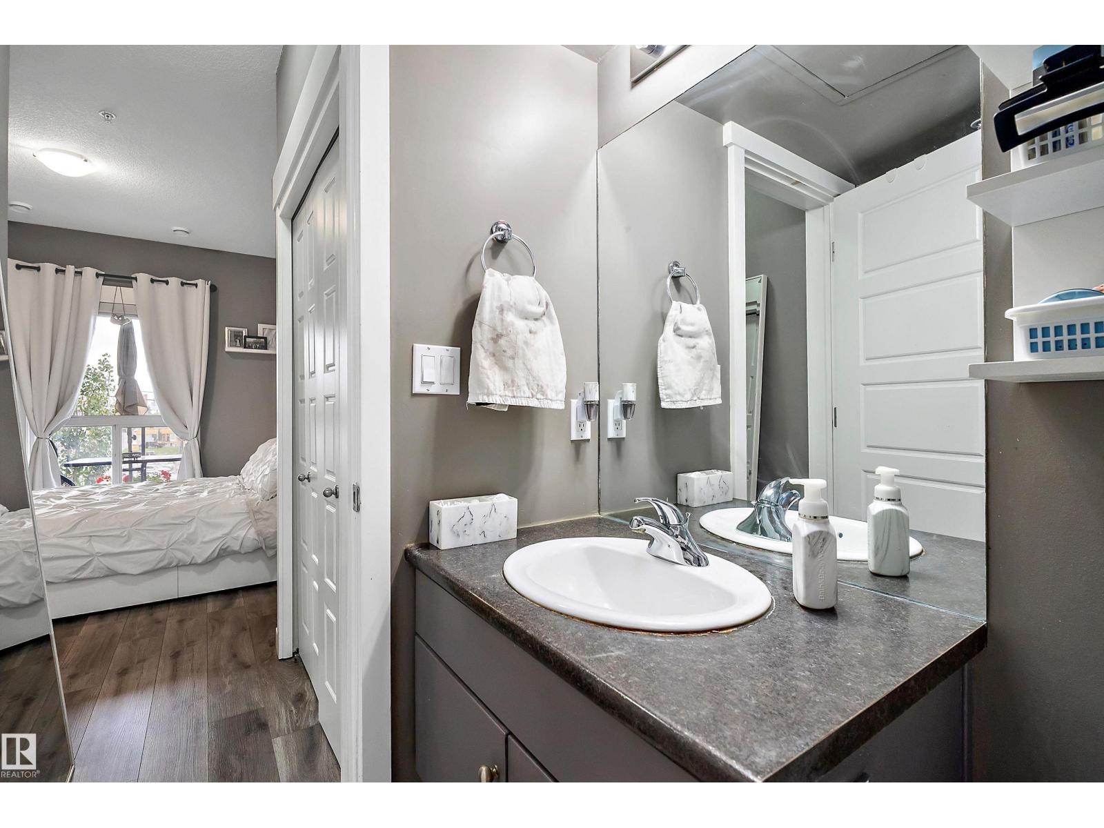 #406 10518 113 ST NW - 32
