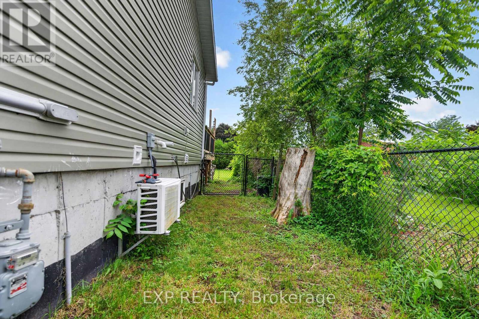 150 MAIN STREET N - 32