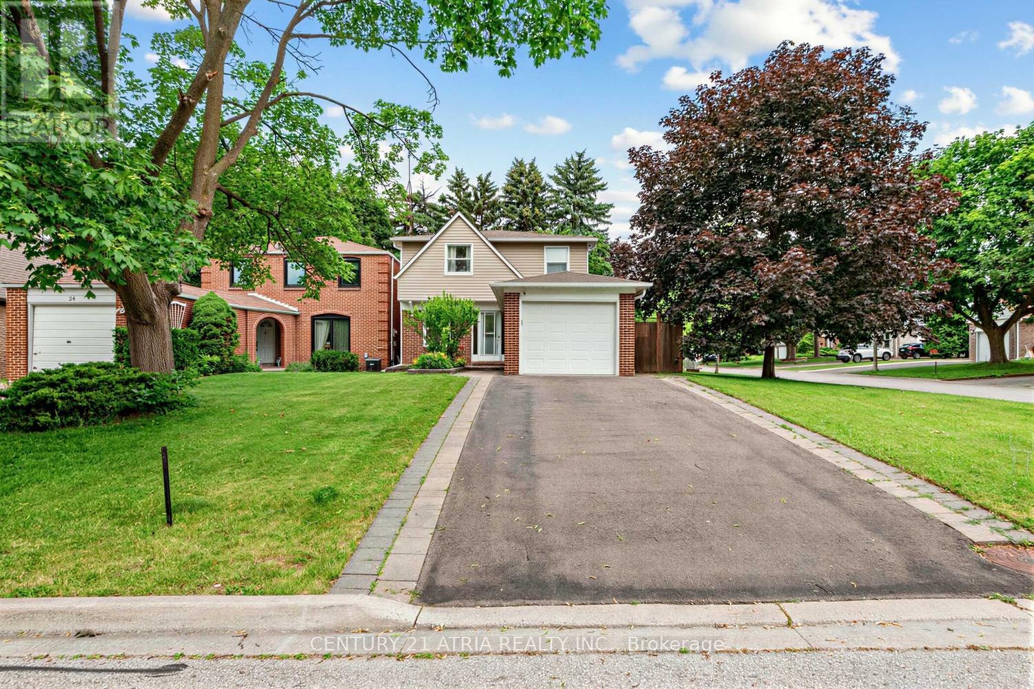 Huge Driveway with no sidewalk