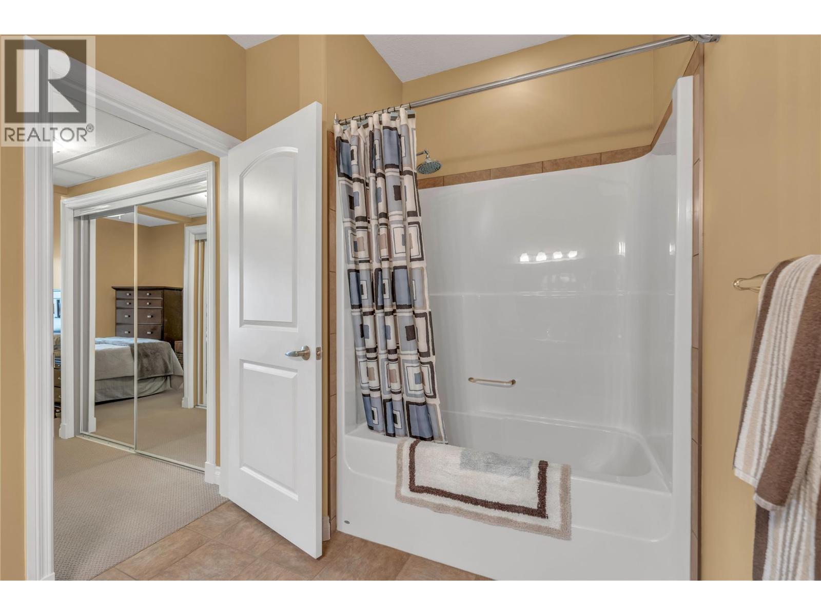 #406 3313 Wilson Street - 16