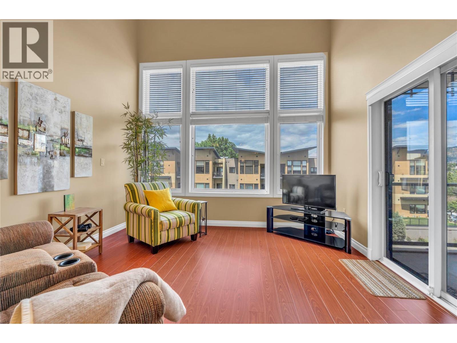 #406 3313 Wilson Street - 10