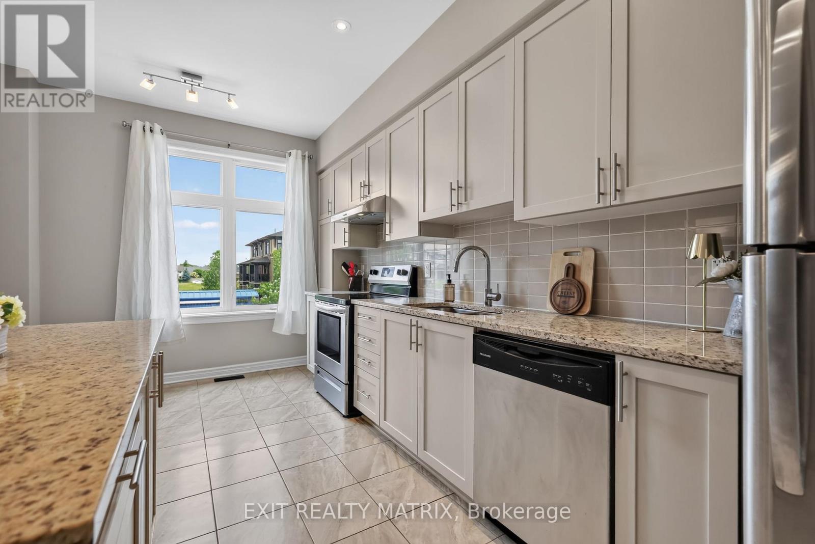 2 Bed, 4 Bath House for Sale in Ottawa – 204 BALTIC PRIVATE, Ottawa – MLS# X13482008 - Image 8