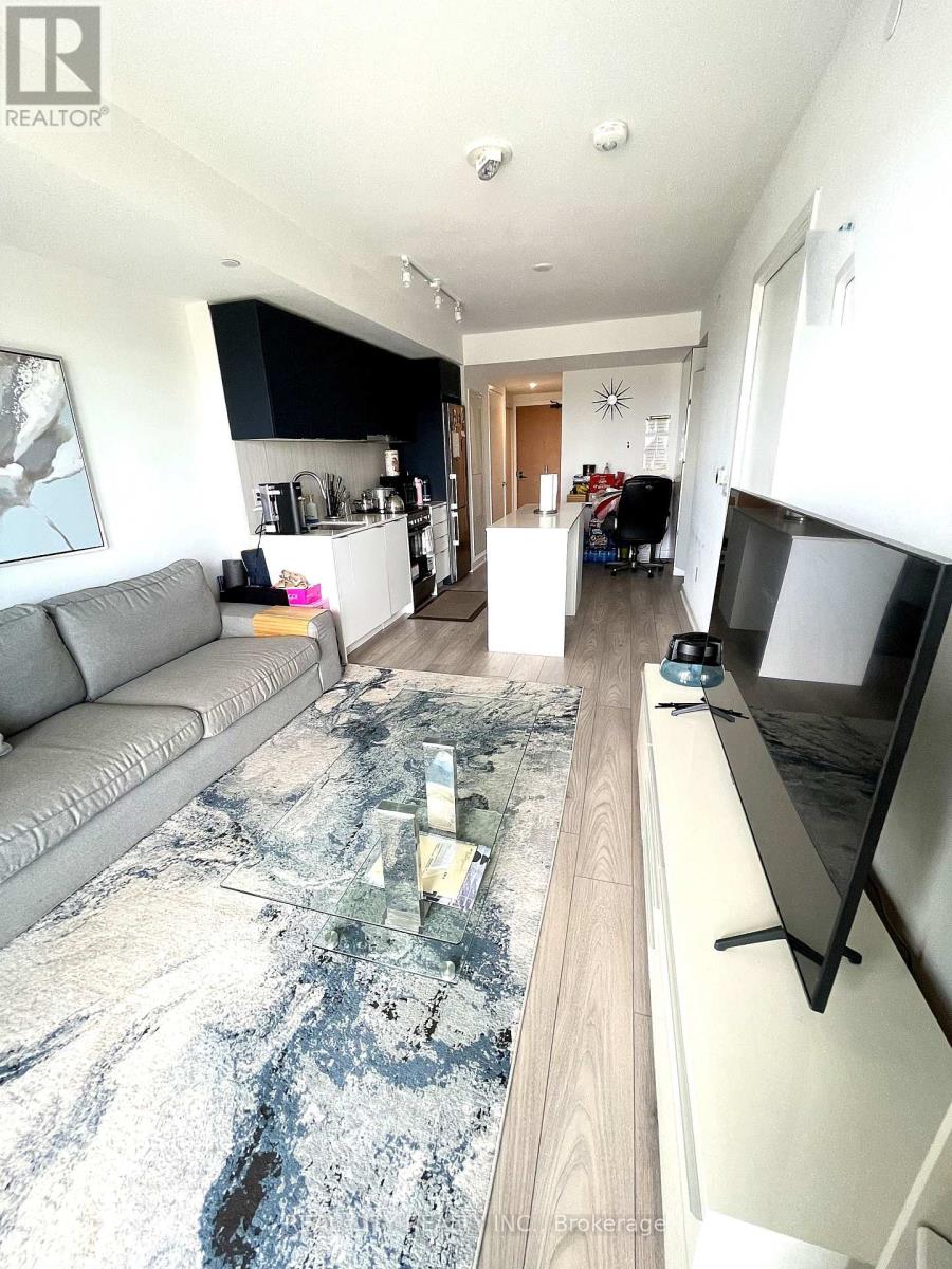 #808 8 TIPPETT ROAD - 2