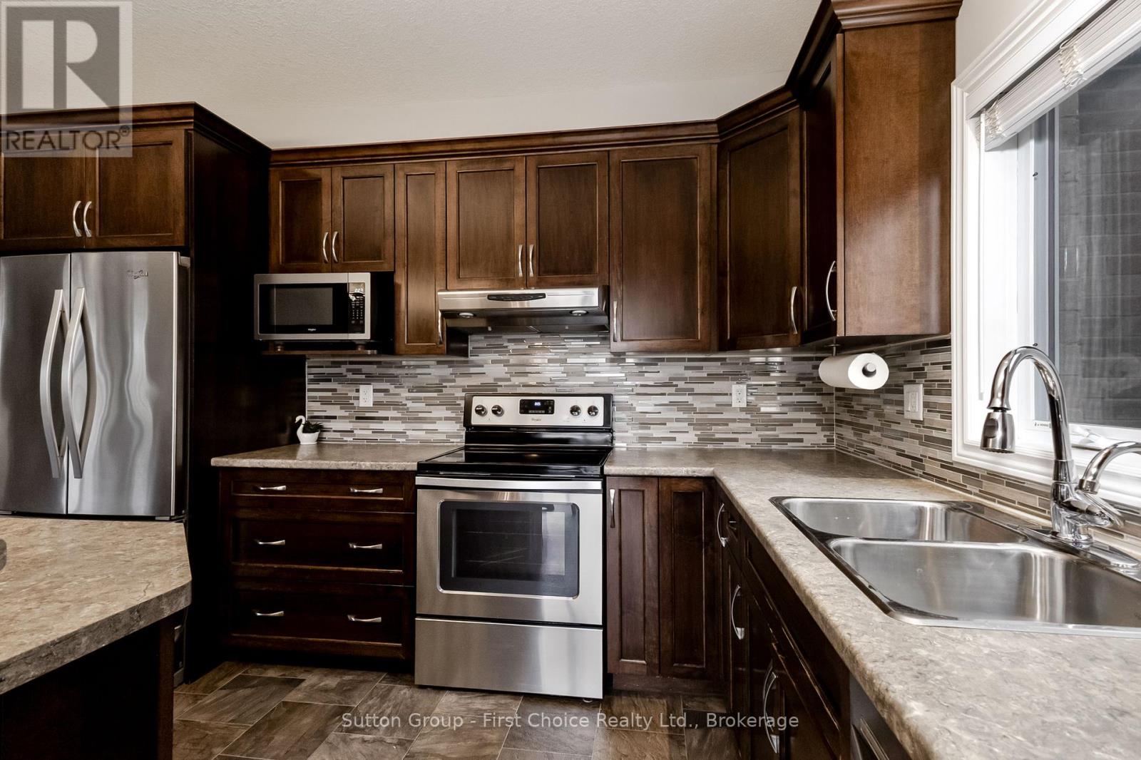 21 BROWN STREET - 12