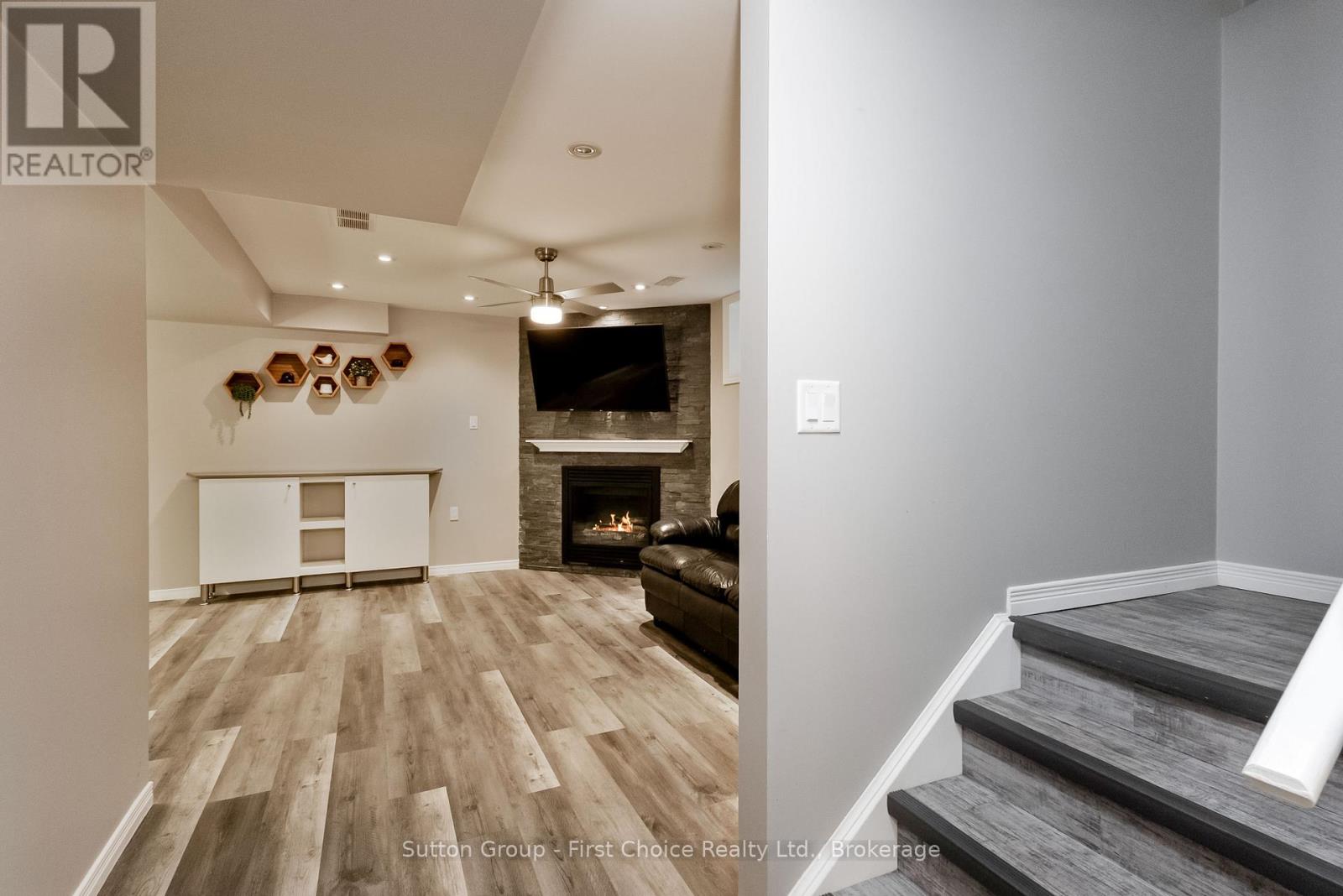 21 BROWN STREET - 15