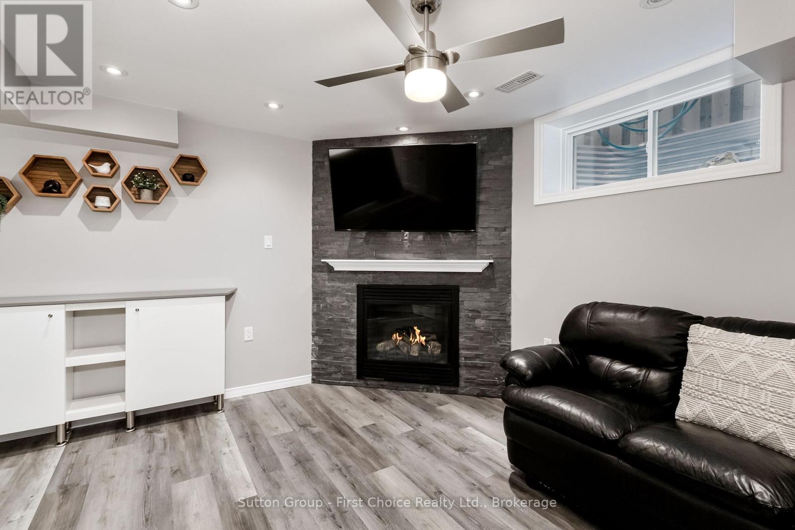 21 BROWN STREET - 16